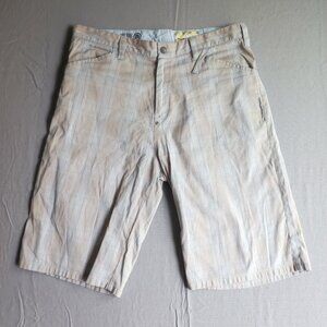 Analog skater shorts men's size 34 cream with light blue plaid pattern